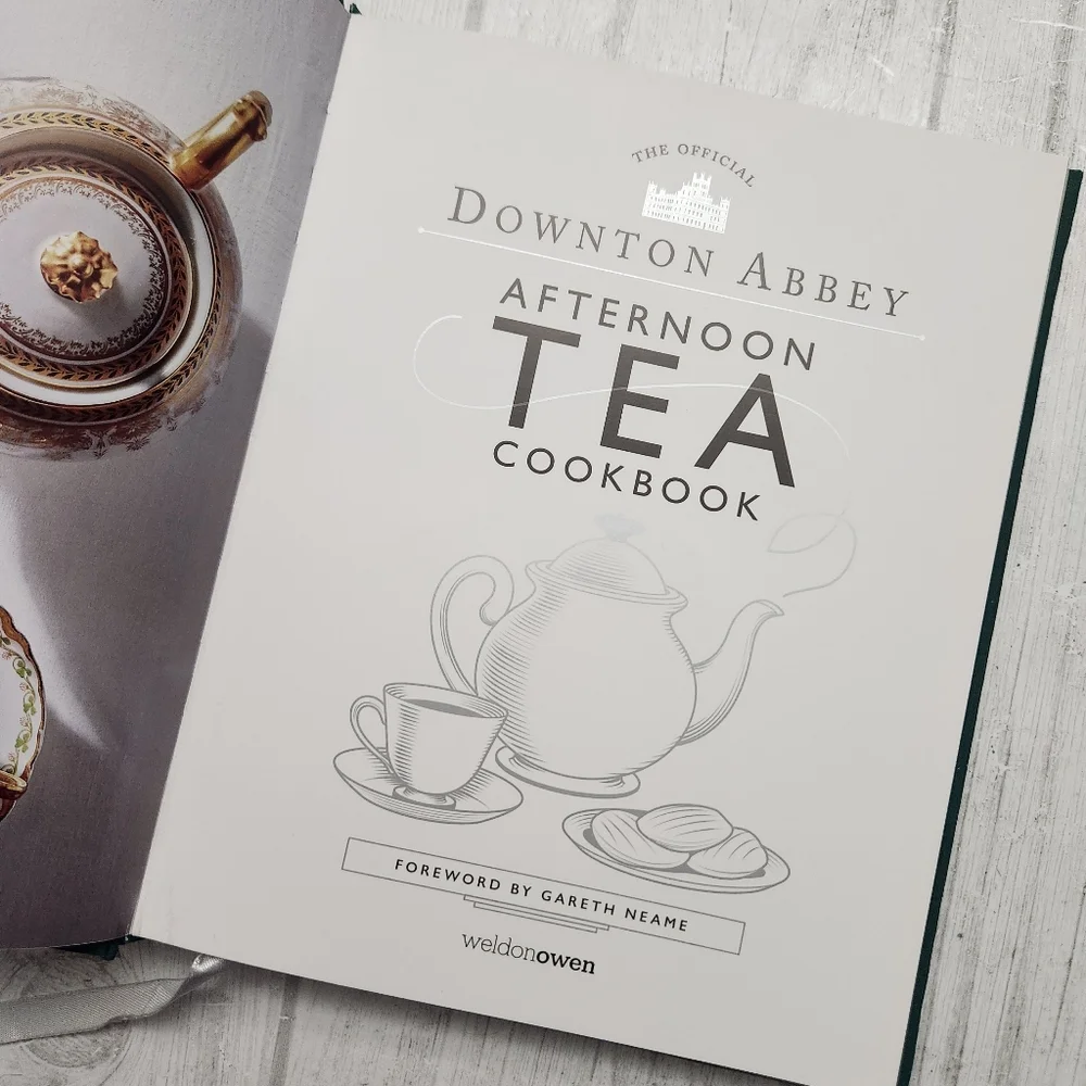 The Official Downton Abbey Afternoon Tea Cookbook 2020